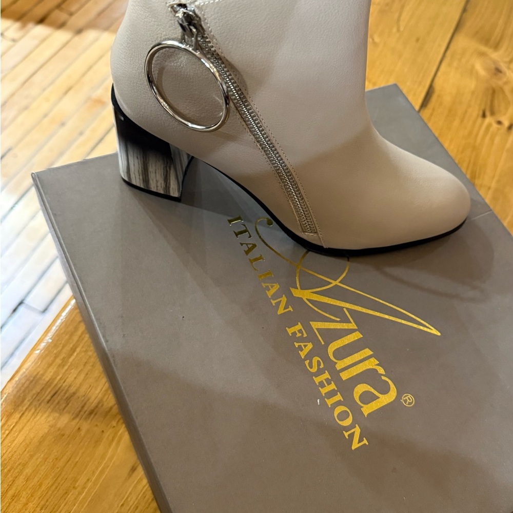 Azura Women's Chic Cream Heeled Boots